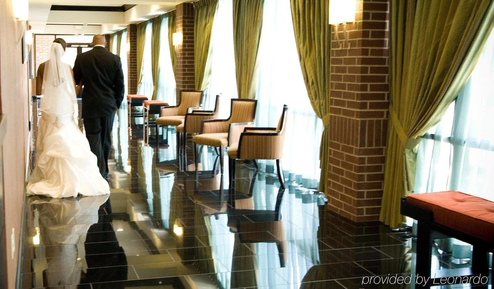 Doubletree Suites By Hilton Bentonville Interior photo